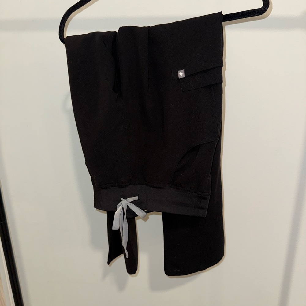 Figs Women’s Black High Waisted Cade Cargo Scrub Pants